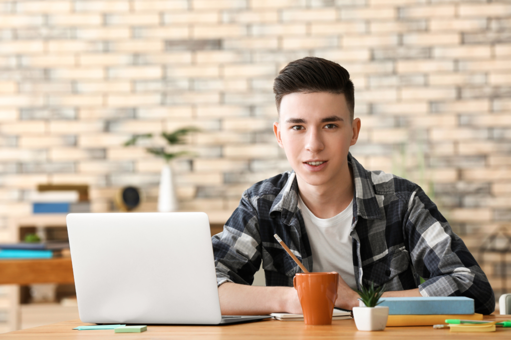 ¿Sabías que aprender inglés puede ser como un juego? La gamificación del aprendizaje ha revolucionado la forma en que los niños y adolescentes se sumergen en el idioma. La mejor manera de captar su atención es transformando el aprendizaje en algo divertido y emocionante.